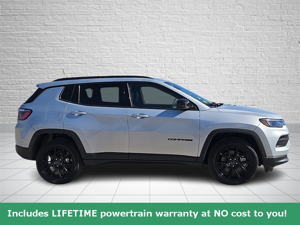 2026 Jeep Compass Latitude photo 4