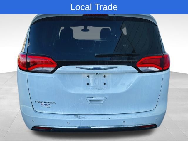 2018 Chrysler Pacifica Touring L photo 3