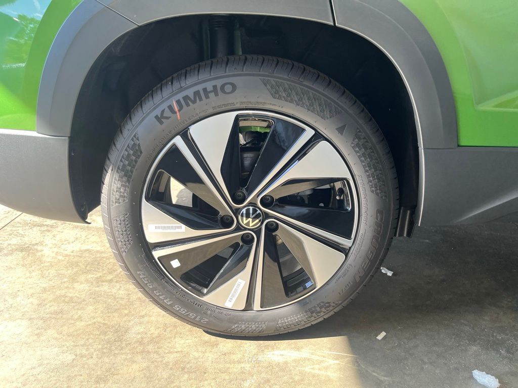 2025 Volkswagen Taos SE photo 26
