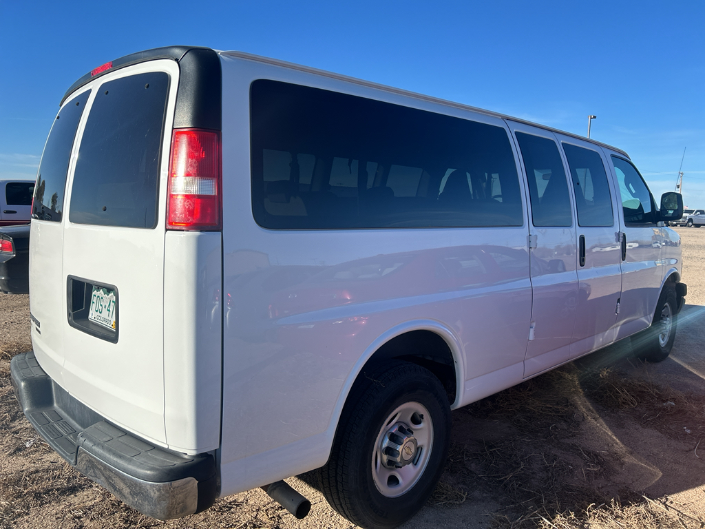 2016 Chevrolet Express 3500 LT photo 4