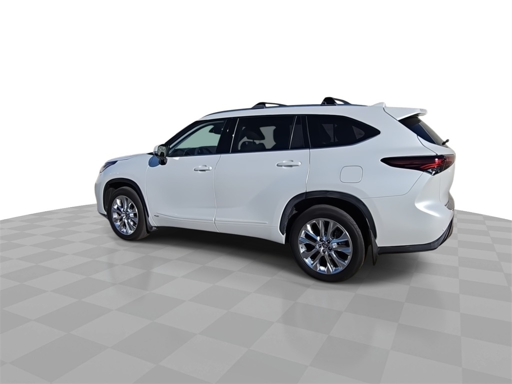 2024 Toyota Highlander Hybrid Limited photo 3