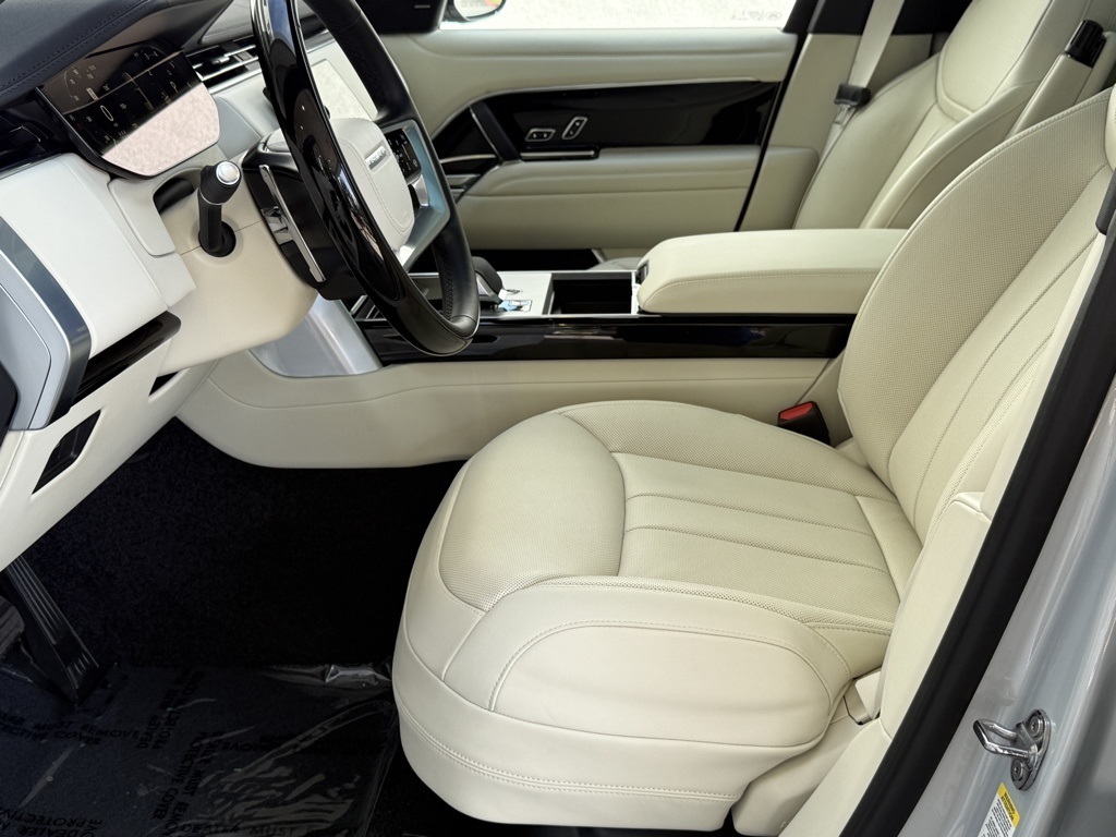 2025 Land Rover Range Rover SE photo 10