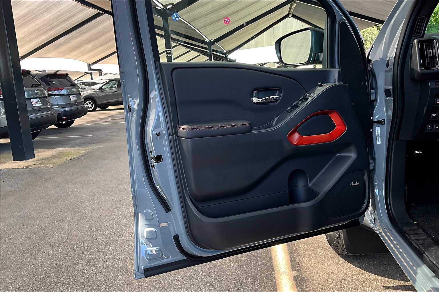 2025 Nissan Frontier PRO-4X photo 12
