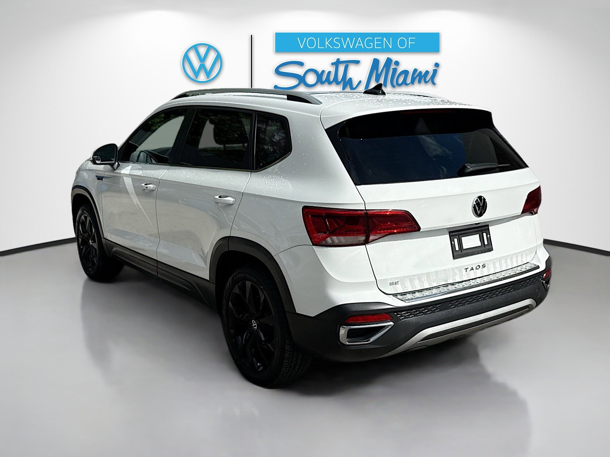 2023 Volkswagen Taos SE photo 3