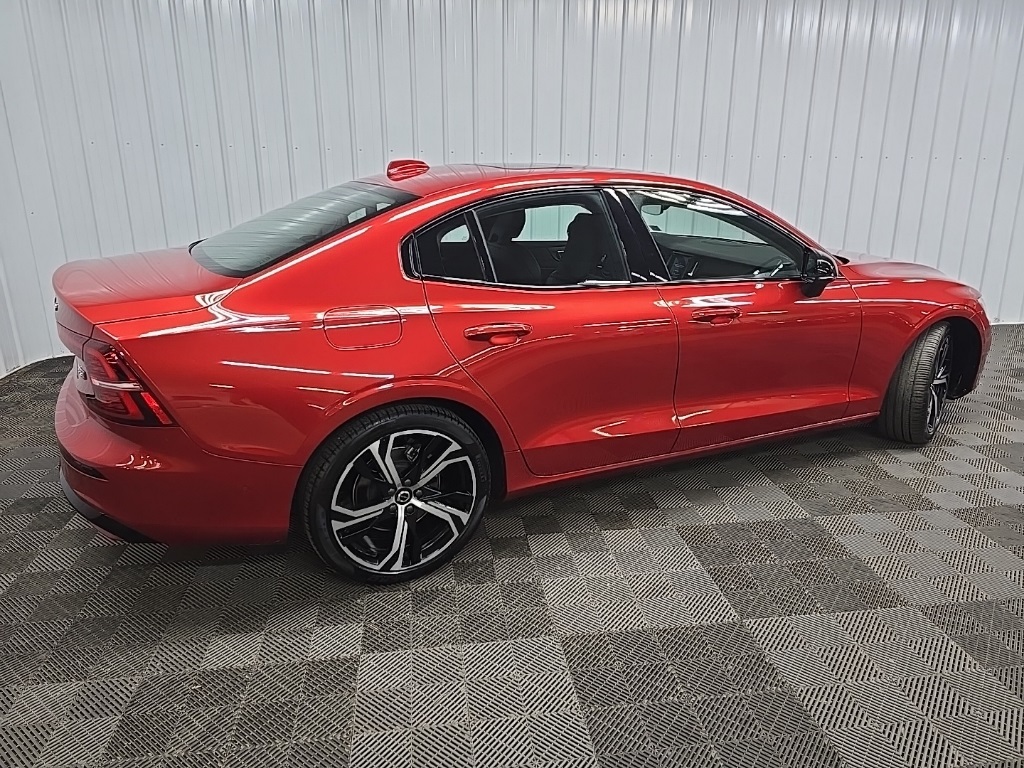 2023 Volvo S60 Ultimate photo 3