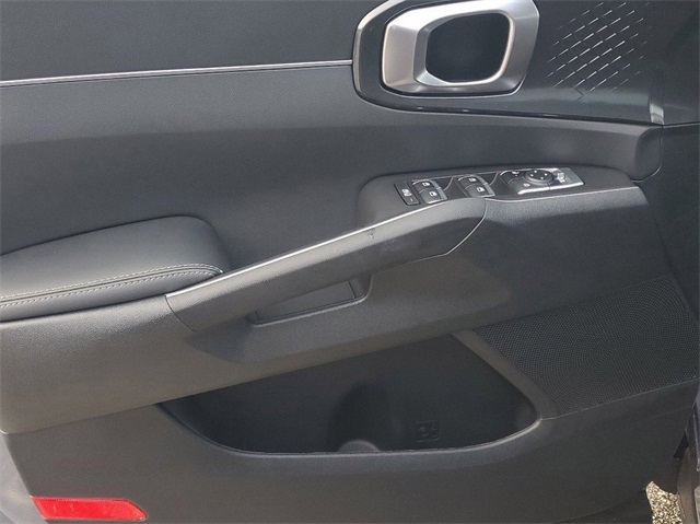 2025 Kia Sorento LX photo 5