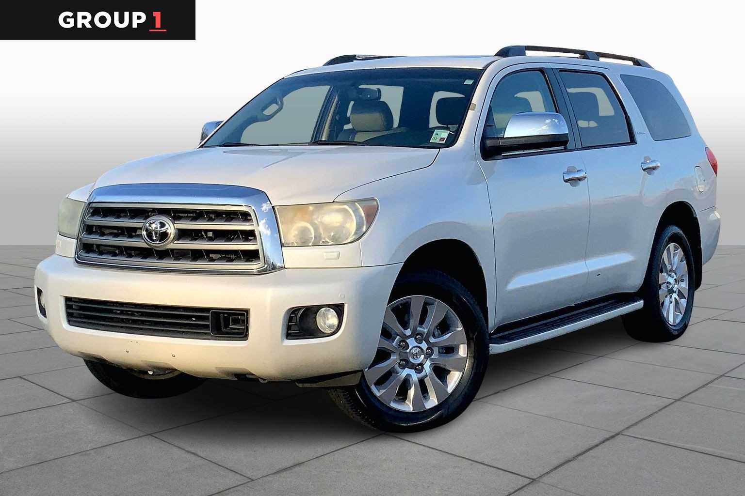 2015 Toyota Sequoia Platinum's photo