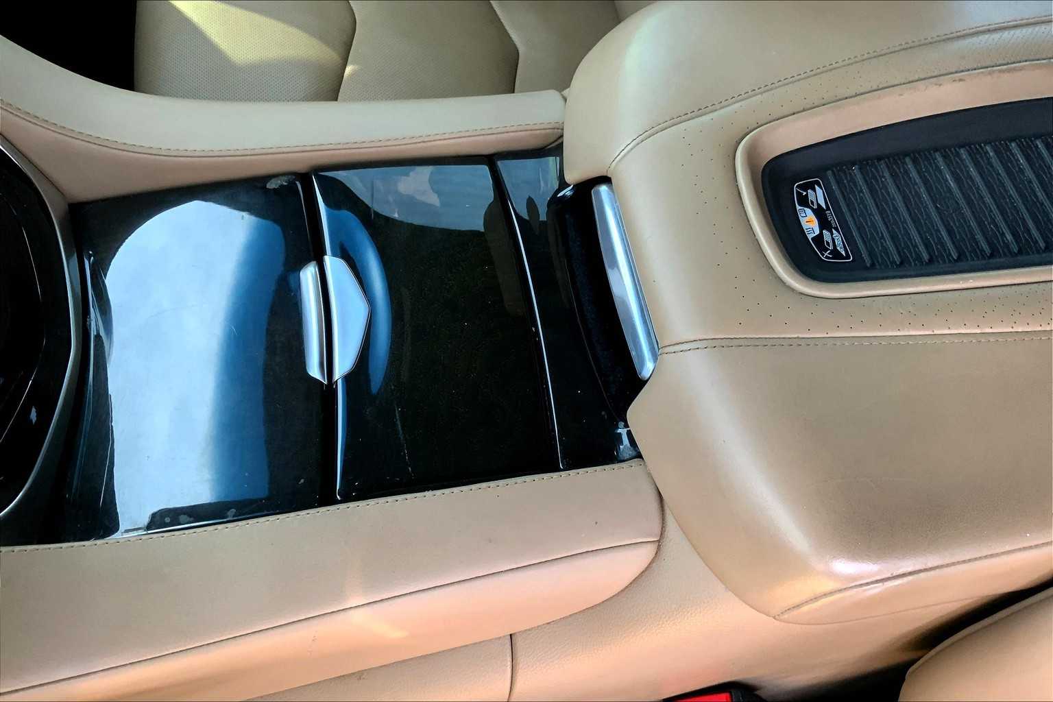 2019 Cadillac Escalade Platinum photo 13