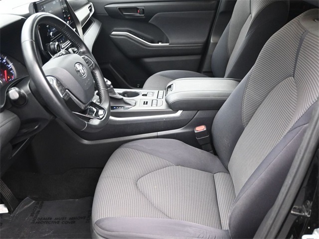 2020 Toyota Highlander LE photo 4