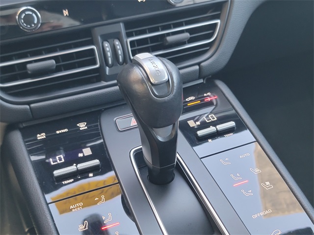 2023 Porsche Macan T photo 22