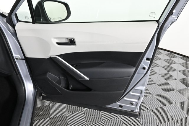 2024 Toyota Corolla Cross LE photo 5
