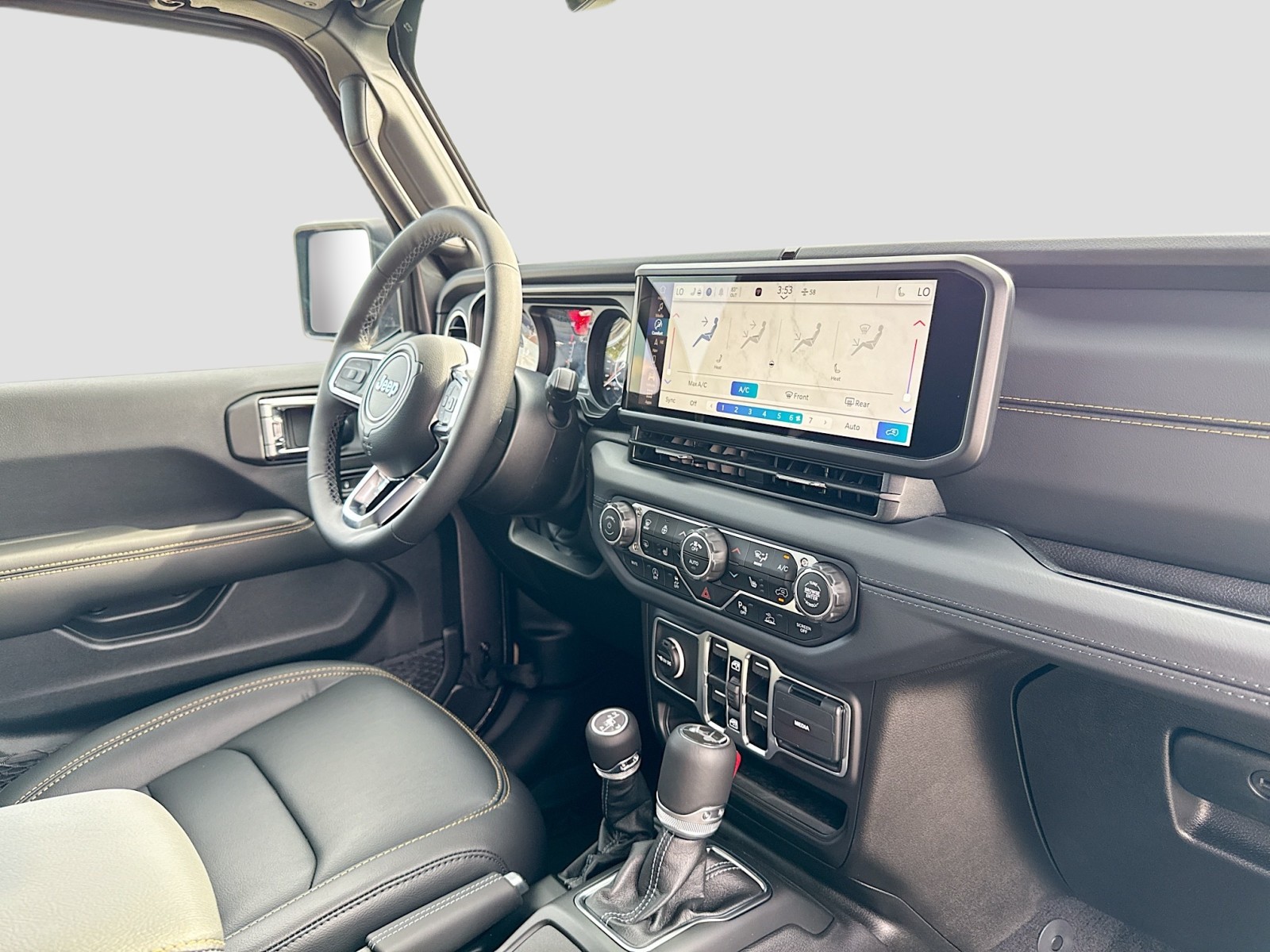2025 Jeep Wrangler Sahara photo 27