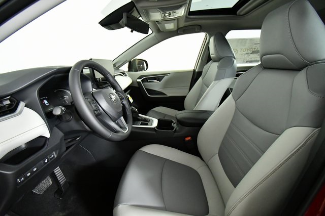 2025 Toyota RAV4 XLE Premium photo 4