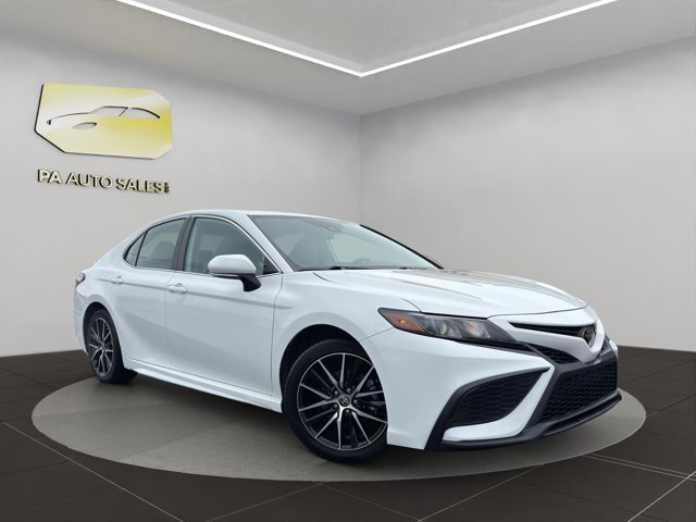 2024 Toyota Camry SE's photo