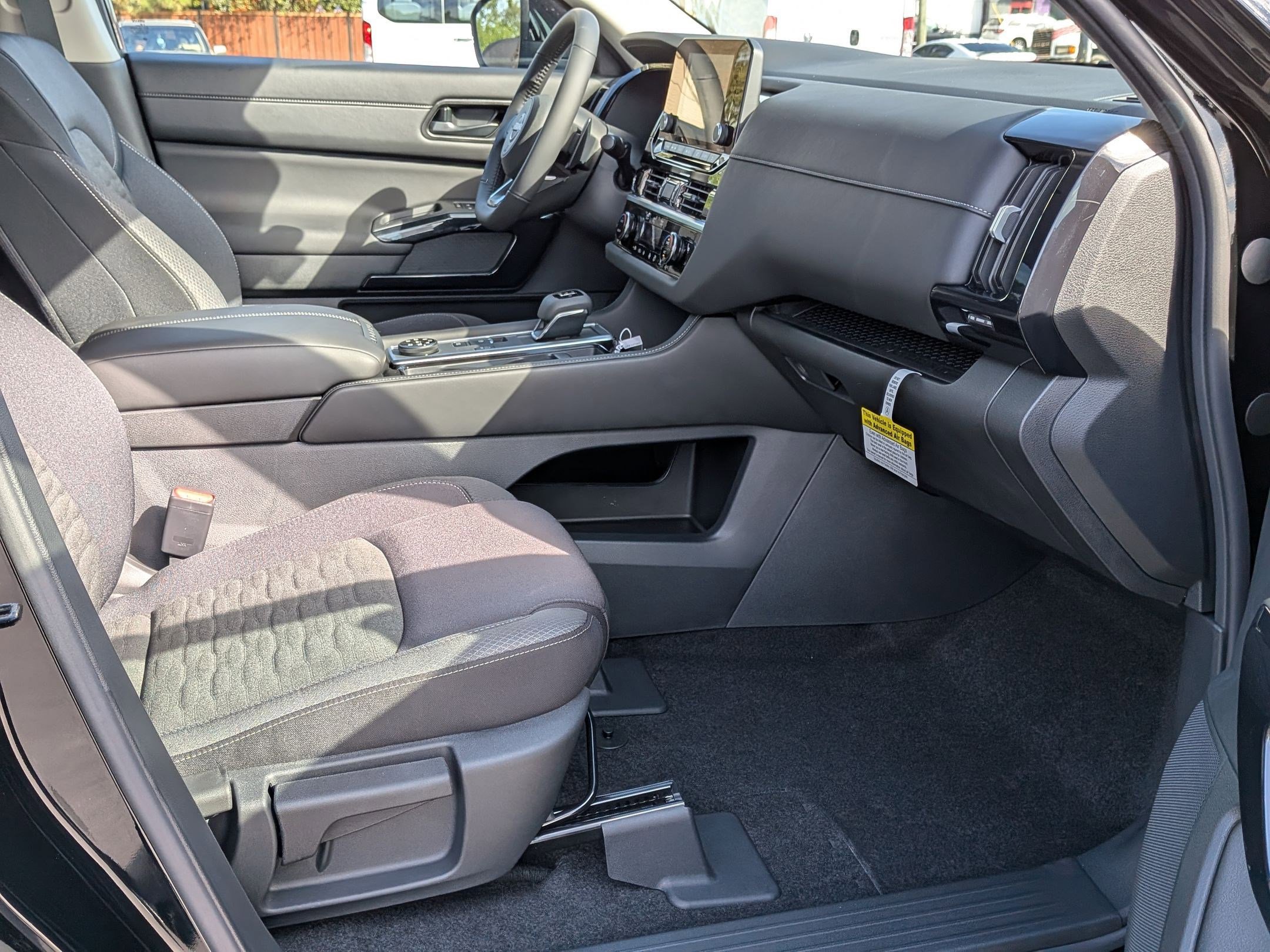 2025 Nissan Pathfinder SV photo 21