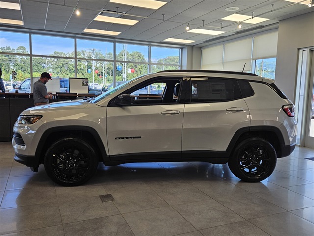 2026 Jeep Compass Latitude photo 4