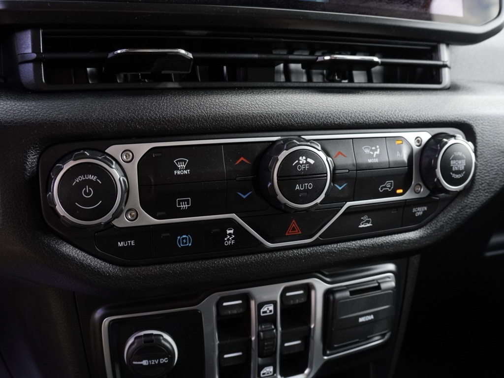 Used 2024 White Jeep Sport S 4xe image 16