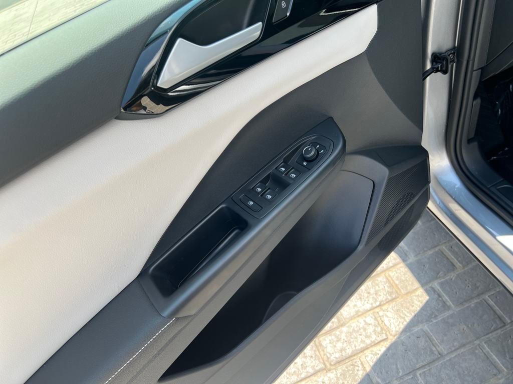2025 Volkswagen Taos S photo 11