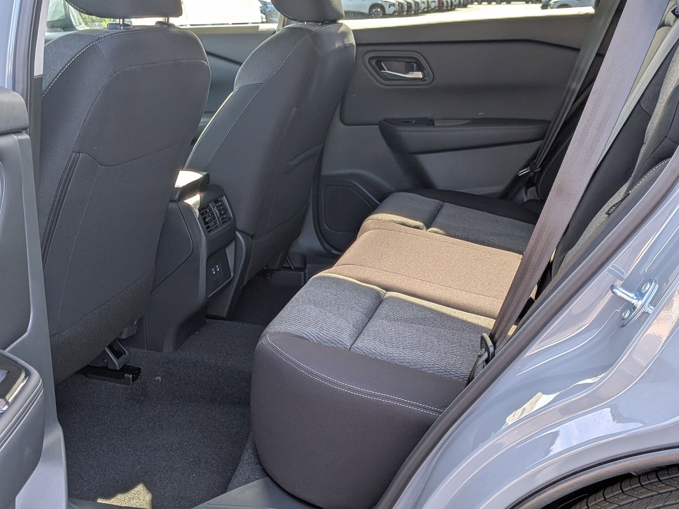 2026 Nissan Rogue SV photo 17