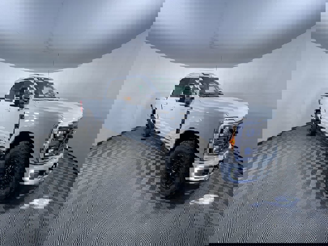 2025 Ford F-350 Lariat photo 2