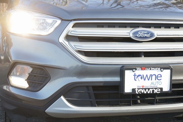 2019 Ford Escape SEL photo 2