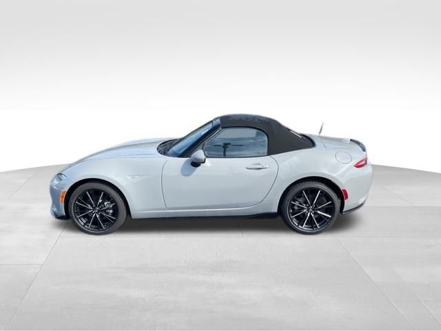2025 Mazda MX-5 Miata Miata Grand Touring photo 2