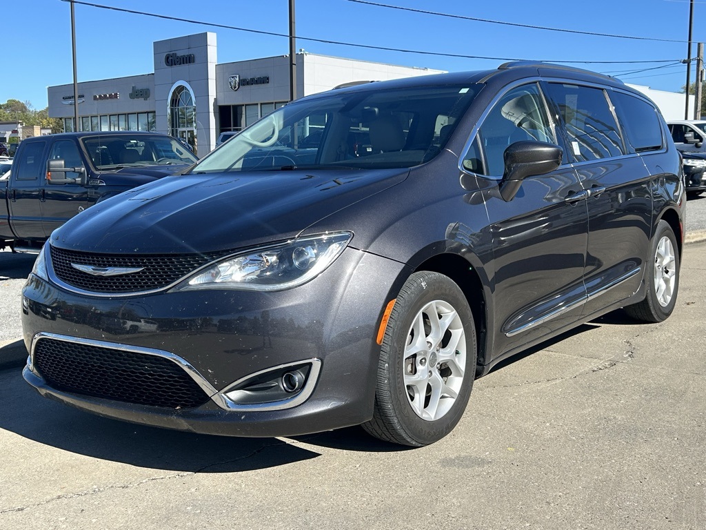2017 Chrysler Pacifica Touring Plus photo 2