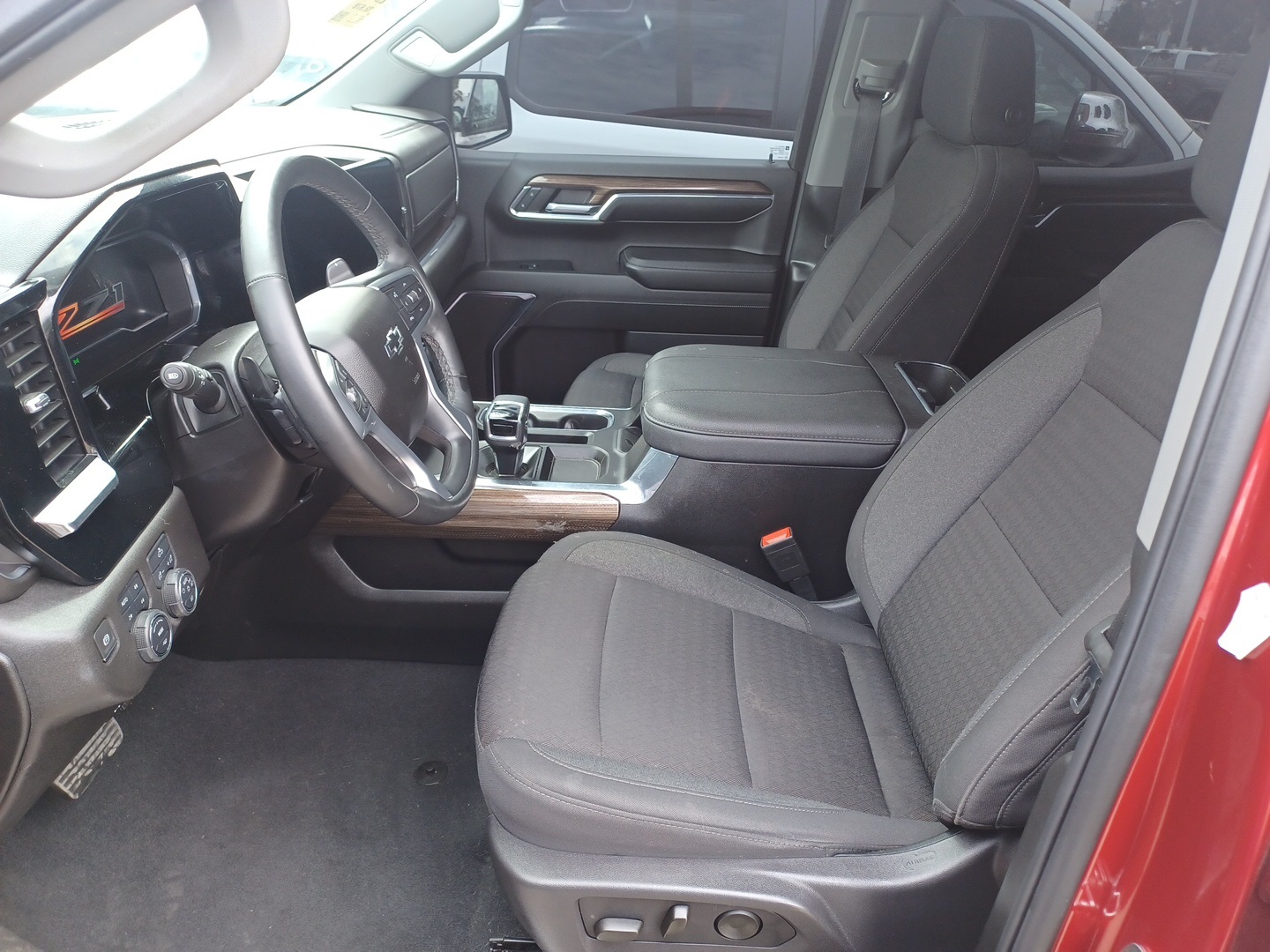 2024 Chevrolet Silverado 1500 RST photo 5