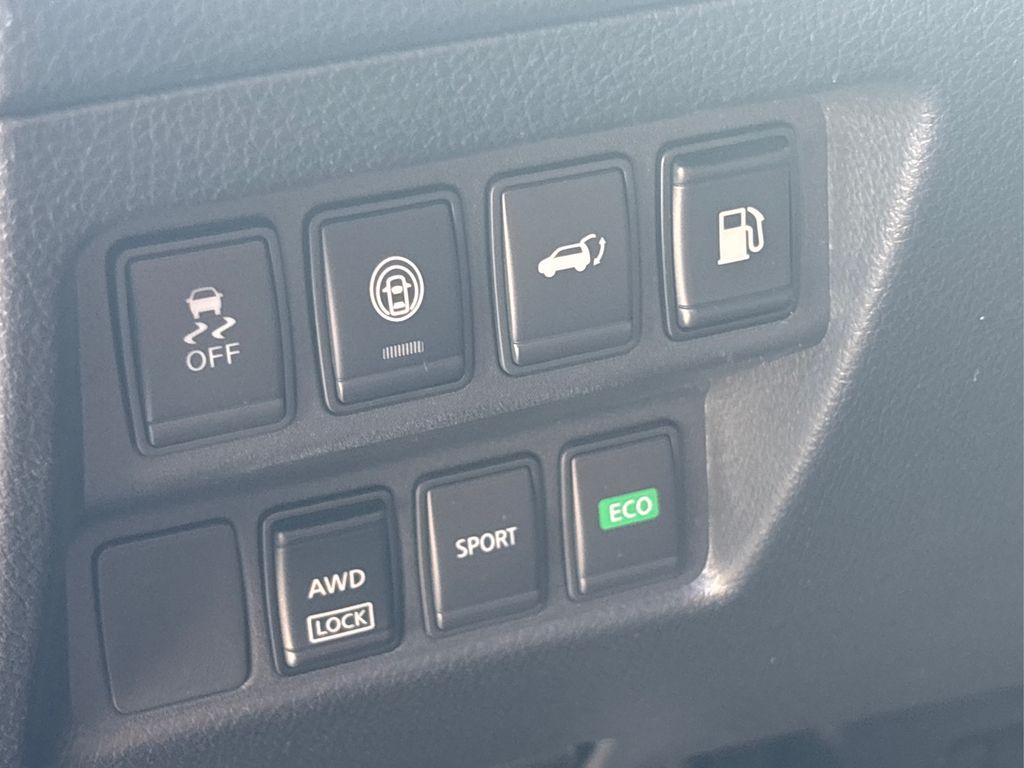 2019 Nissan Rogue SV photo 12