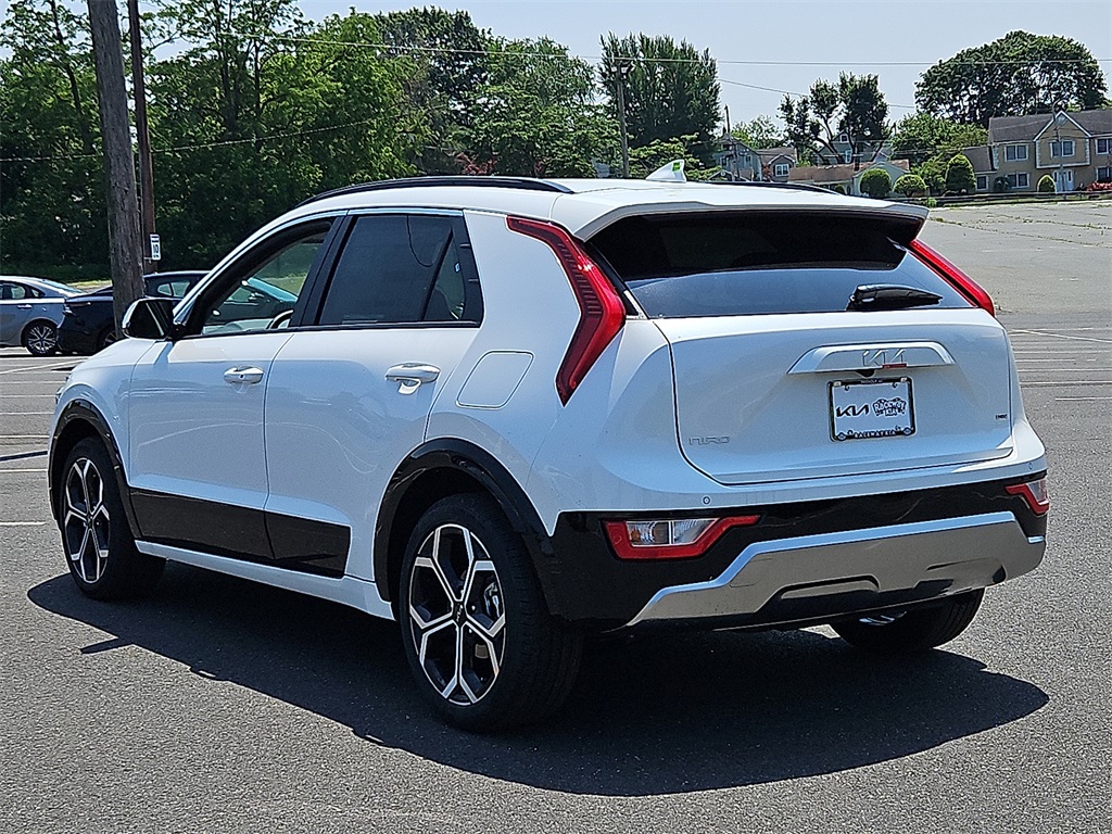 2025 Kia Niro EX Touring photo 2