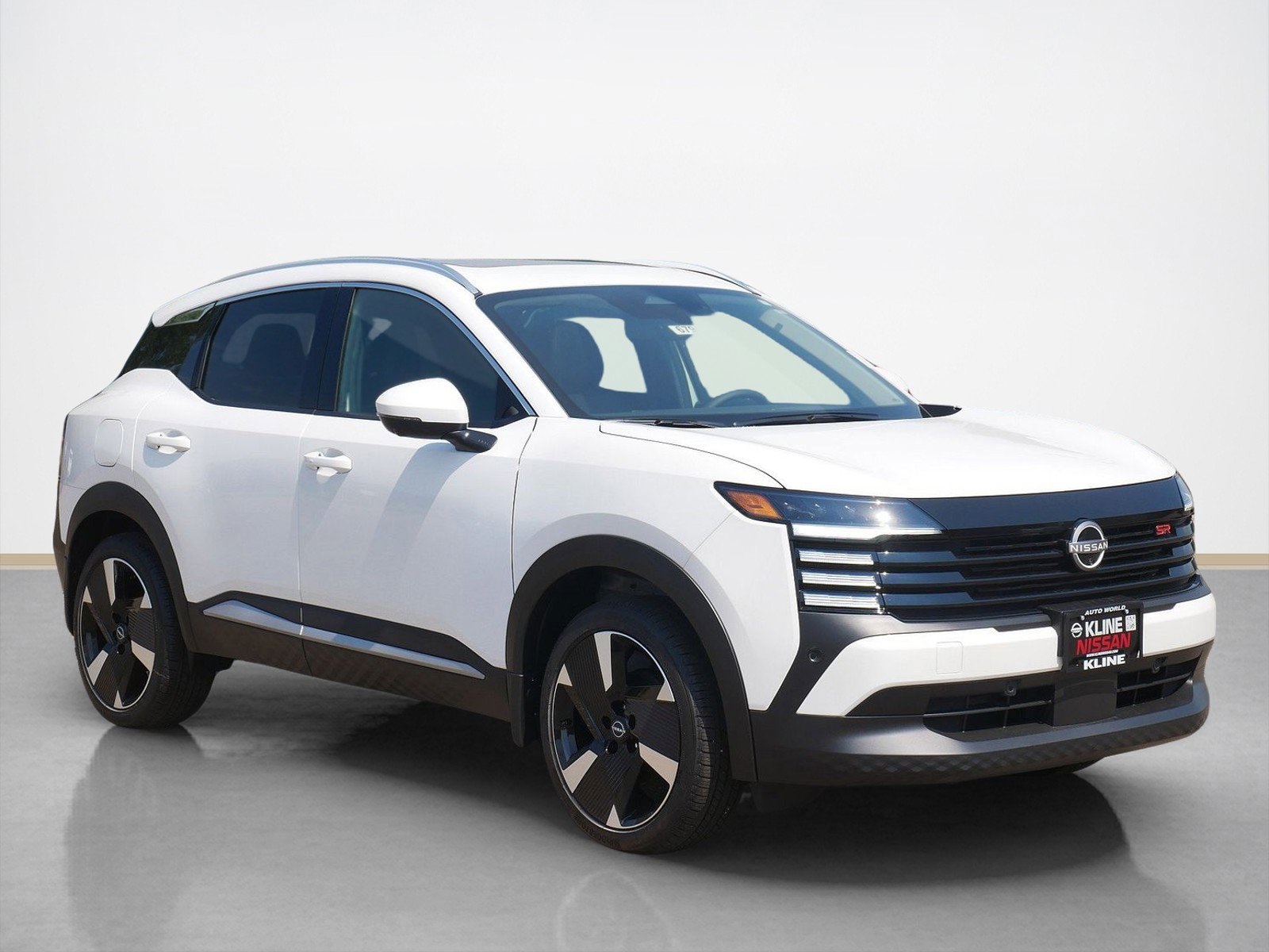 2025 Nissan Kicks SR AWD's photo