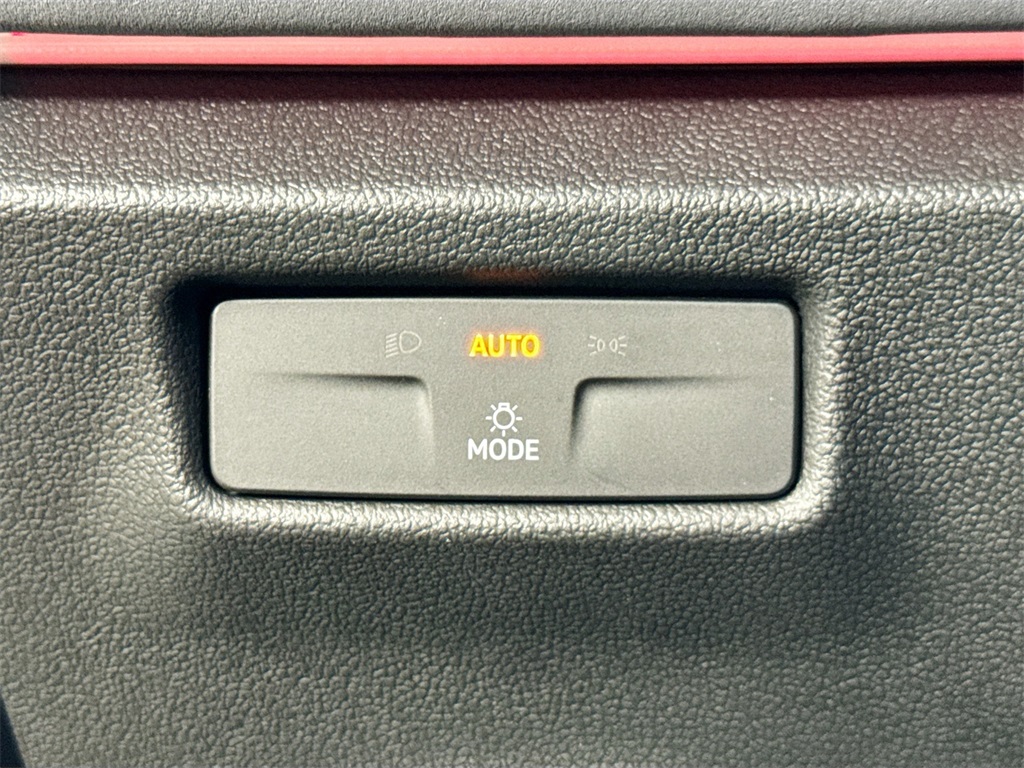 2025 Volkswagen Tiguan SE photo 38