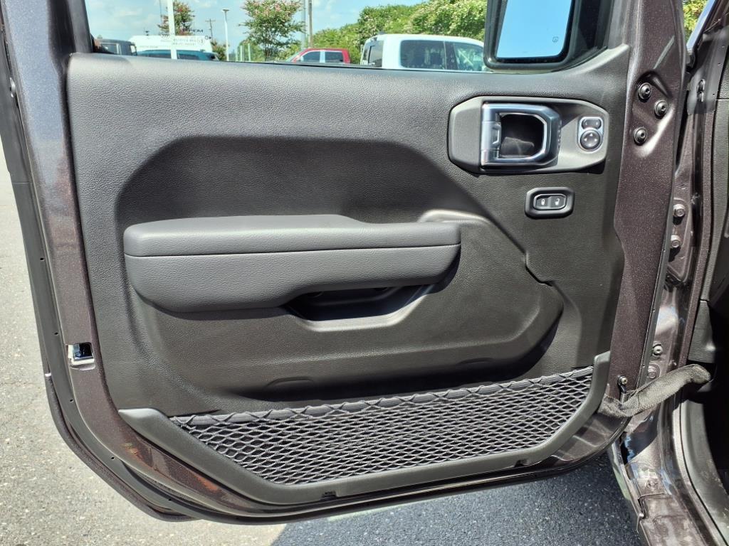 2025 Jeep Wrangler Sport S photo 4