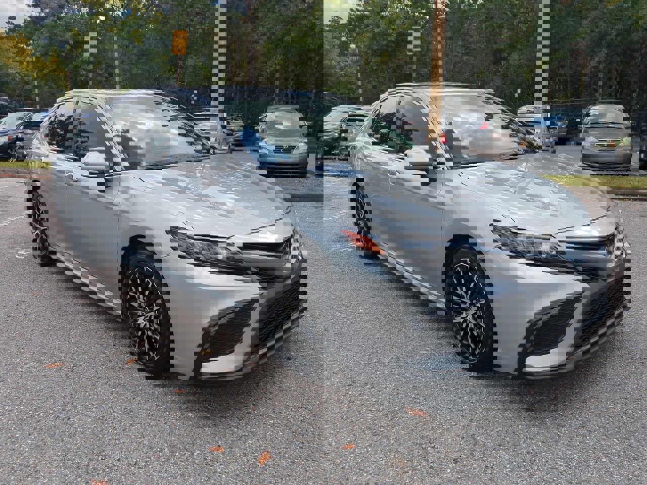 2023 Toyota Camry Hybrid SE photo 2