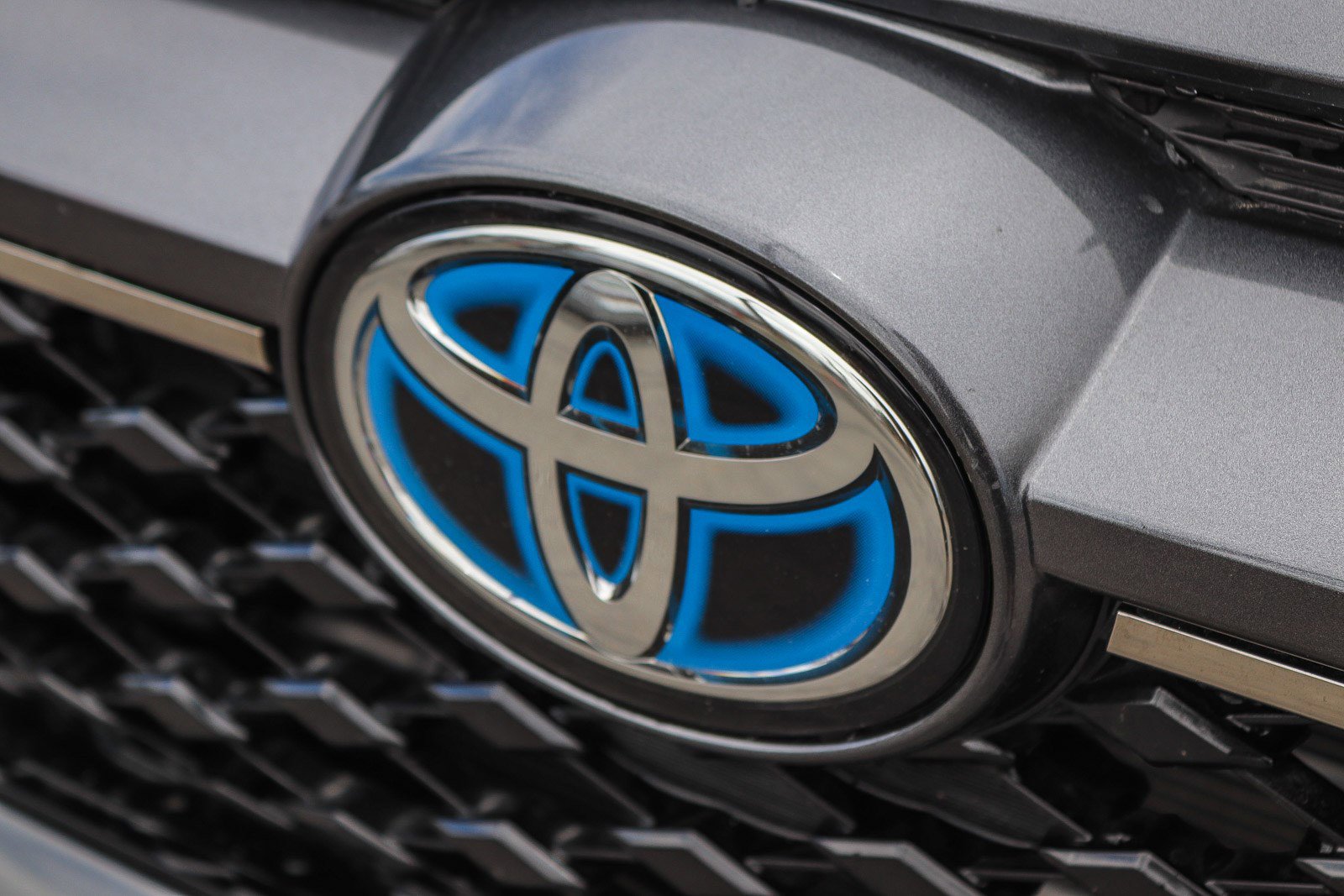 2024 Toyota RAV4 Prime XSE photo 2