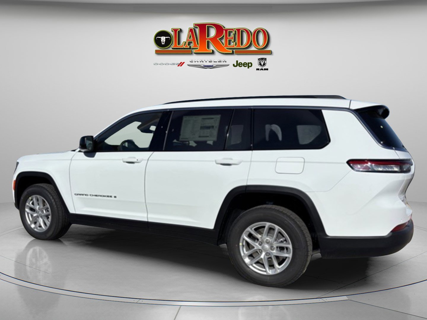 2025 Jeep Grand Cherokee Laredo Altitude photo 4