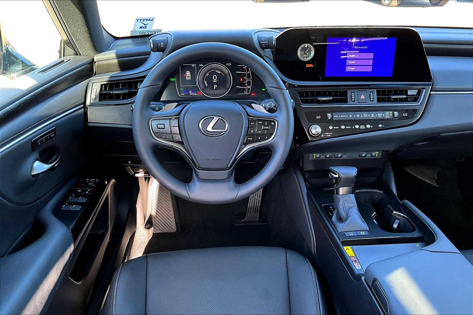 2025 Lexus ES 300h photo 5
