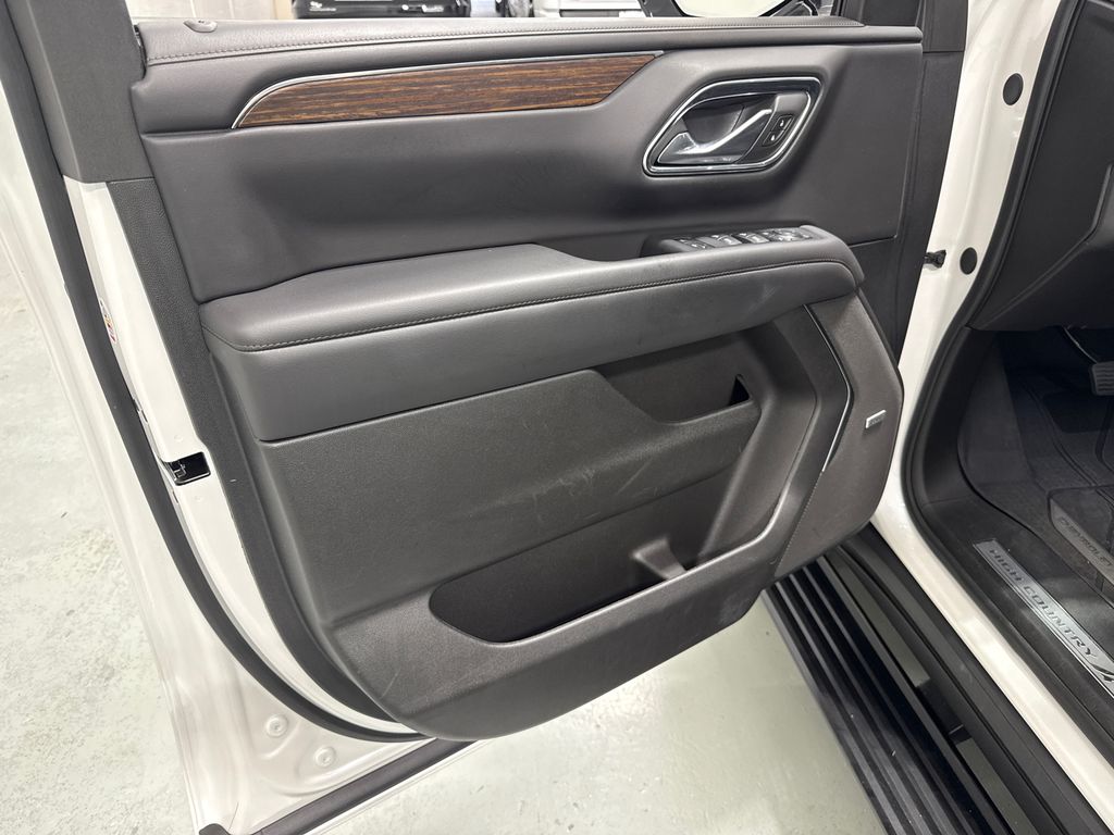 2024 Chevrolet Suburban High Country photo 10