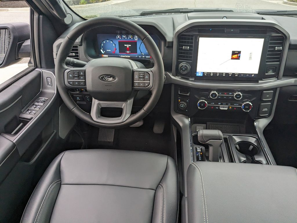 2025 Ford F-150 XLT photo 14
