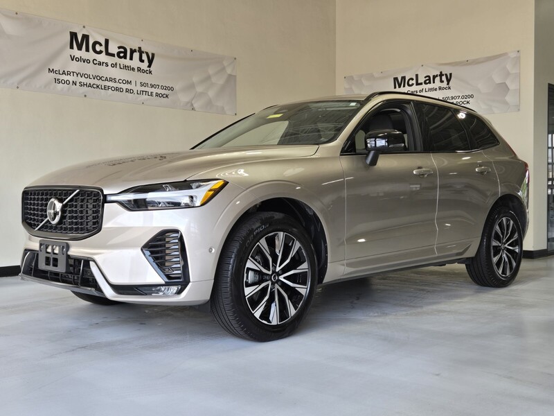 2025 Volvo XC60 B5 Plus photo 4