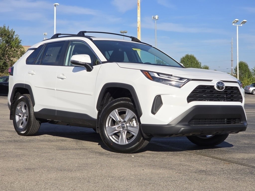 2025 Toyota RAV4 XLE photo 2
