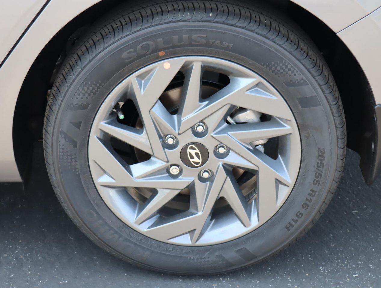 2025 Hyundai Elantra SEL Sport photo 5