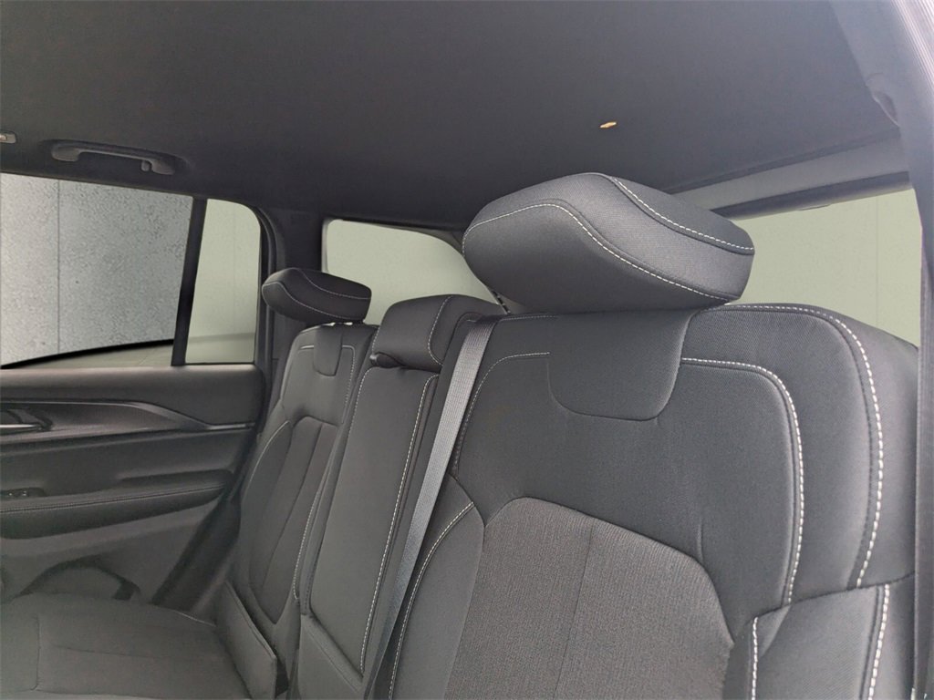2025 Jeep Grand Cherokee Laredo X photo 7