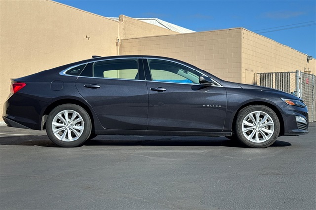 2023 Chevrolet Malibu 1LT photo 2