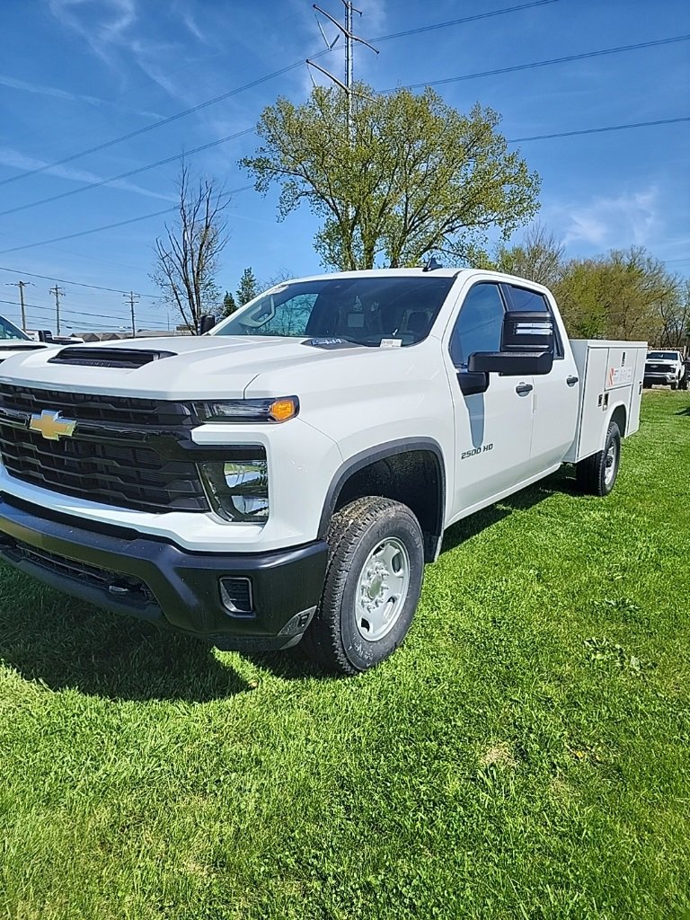 2024 Chevrolet Silverado 2500HD photo 2
