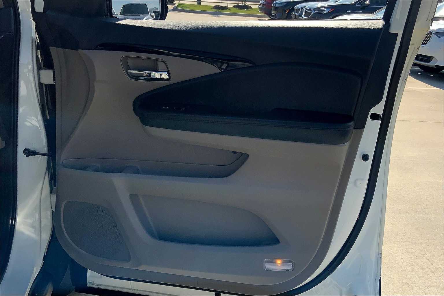 2018 Honda Pilot Touring photo 26