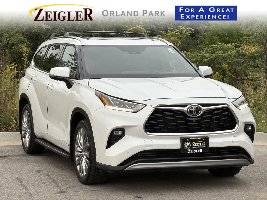 2023 Toyota Highlander Platinum's photo