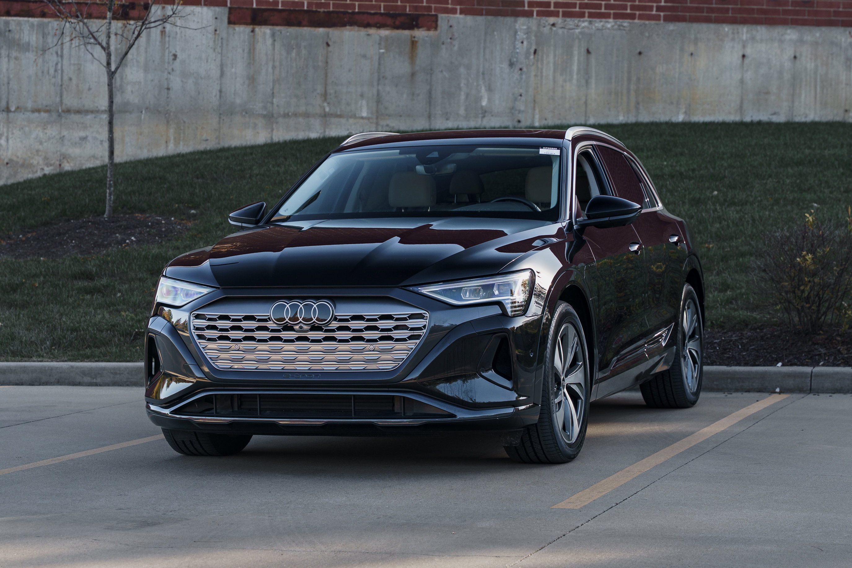 2024 Audi Q8 E-tron Premium Plus photo 4