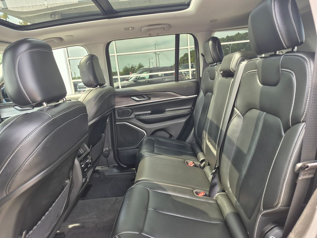 2022 Jeep Grand Cherokee Limited photo 9
