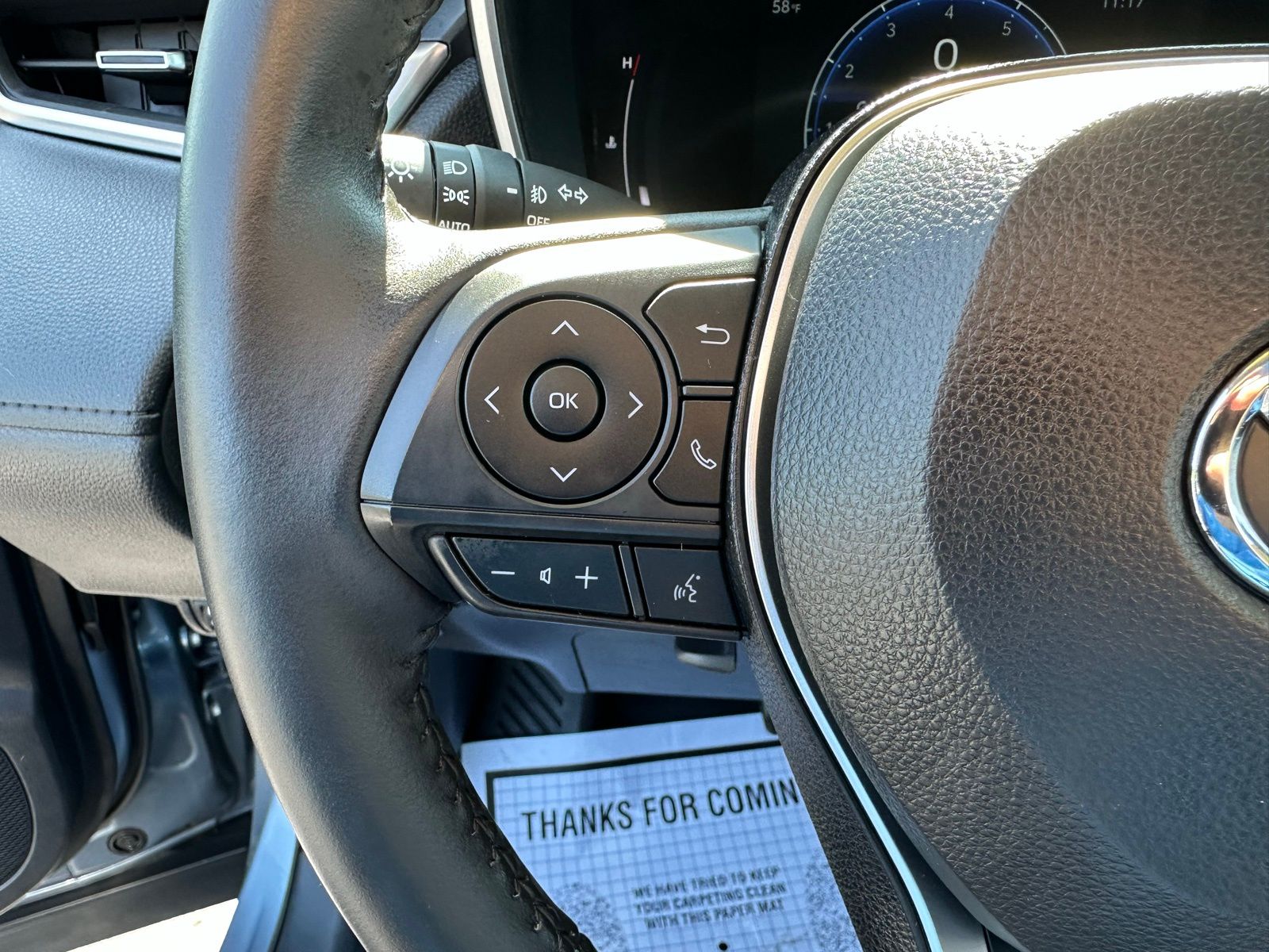 2023 Toyota Corolla Cross XLE photo 17